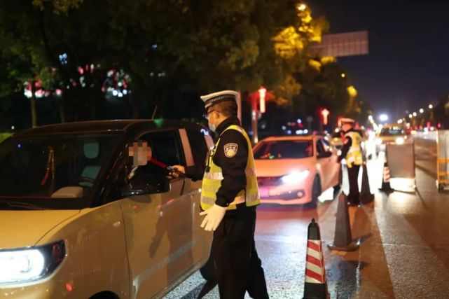 酒精測試儀多少度算酒駕，湖北仙桃男子酒精測試結(jié)果酒駕，稱是吃了蛋黃派……