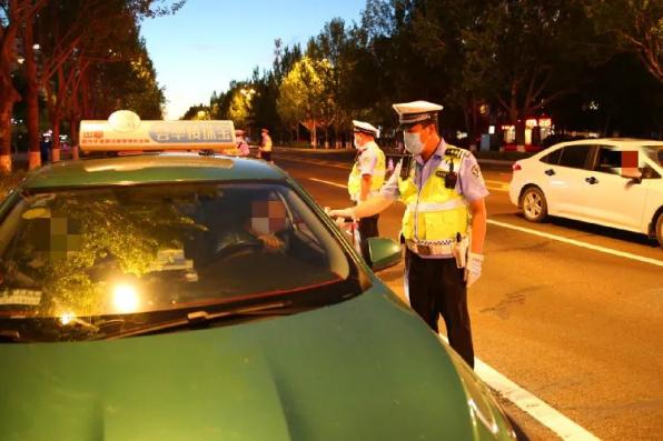 無用功！酒駕司機(jī)為躲避處罰“?；ㄕ小?，連吹15次測(cè)試儀