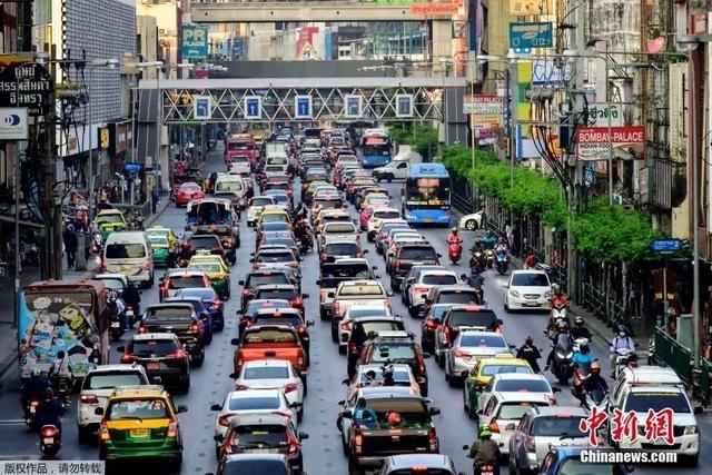 注意！這么開(kāi)車不僅要錢，還要命！