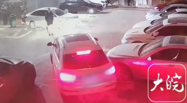 吃醉蟹、甩鍋代駕、棄車(chē)逃跑……民警遇到的那些離譜酒駕現(xiàn)場(chǎng)