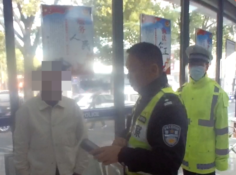 醉酒駕駛半路睡著，這樣開車很“刑”