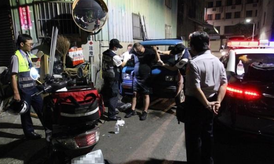男子酒后催吐兼灌水，依然敗給酒精檢測儀，科學(xué)方法教你怎樣做！